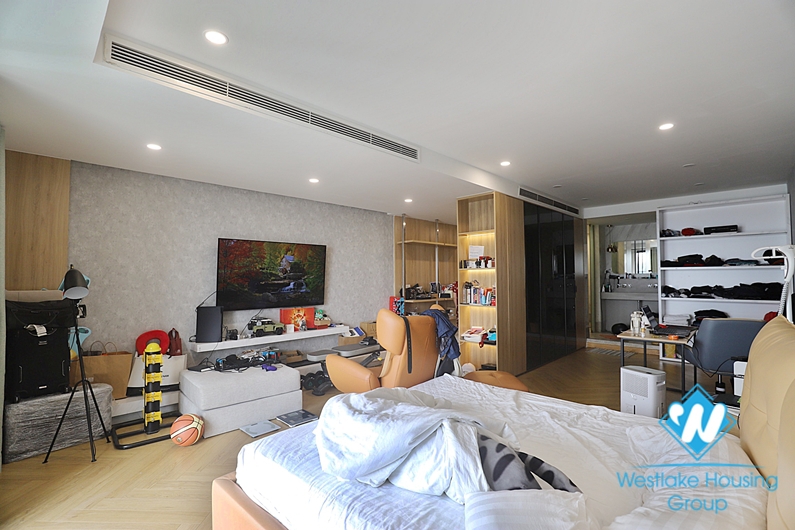 Large size apartment 4 bedrooms for rent at D' Leroi soleil Xuan Dieu.